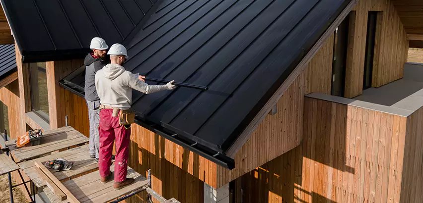 Metal Roof Maintenance in Alpine